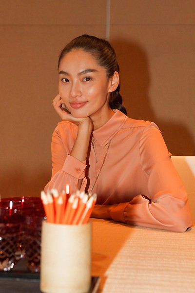 Hình ảnh giản dị của Bonnie Chen trong những ngày tham dự sự kiện thời trang này.