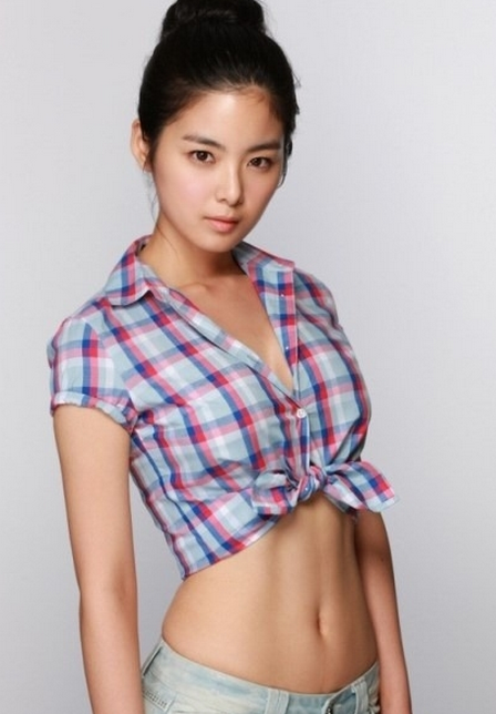 Đây cũng là số đo "khủng" cho vòng eo săn chắc của nữ diễn viên Han Ji Woo