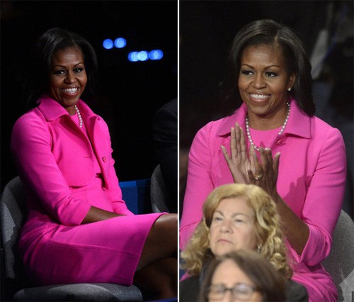 Michelle Obama mặc một bộ hồng neon rất nổi bật của Michael Kors trong cuộc tranh luận tổng thống tại Đại học Hofstra.Sự táo bạo của gam màu neon với nét thanh lịch của chiếc vòng cổ ngọc trai quả thật đã tạo nên một bộ đôi tuyệt vời.