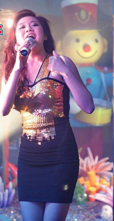 Nữ ca sĩ sinh năm 1994 Văn Mai Hương nhiều lần thành quý bà vì lỗi chọn trang phục, đầu tóc