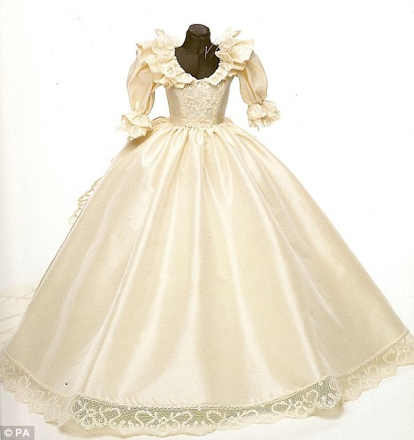 Phiên bản chiếc váy cưới cổ tích của công nương Diana