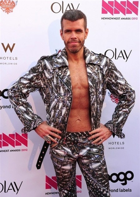 Perez Hilton Blogger đồng tính người Mỹ thành tâm điểm chú ý khi xuất hiện trên thảm đỏ New Now Next Awards.