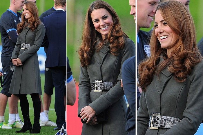 Mix áo khoác với thắt lưng phù hợp là một trong những bí quyết mặc áo choàng đẹp của công nương Kate.