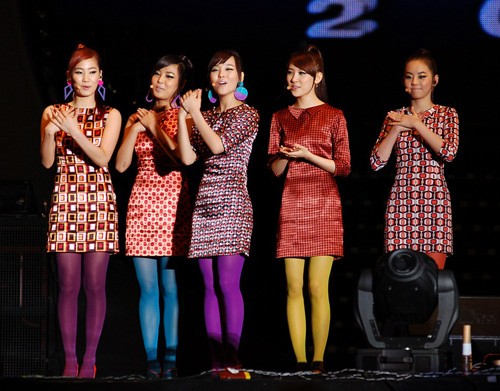 Wonder Girls mỗi người một vẻ với tất màu sắc