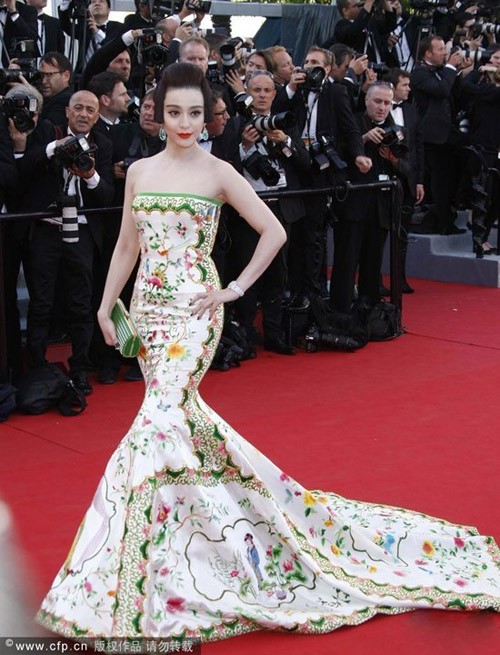 Phạm Băng Băng làm "náo loạn" thảm đỏ Cannes lần thứ 65 với bộ váy đậm chất Trung Hoa