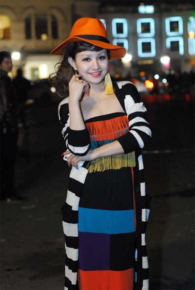 Việt Nga mê mẩn phong cách thời trang Shibuya của Nhật Bản nên cô luôn phối trang phục với các phụ kiện độc đáo để tạo nên sự khác biệt giữa đám đông.