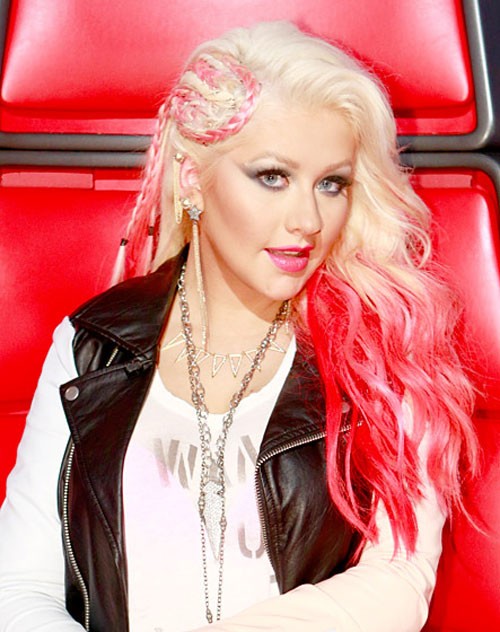 Mái tóc độc đáo của Christina Aguilera vào ngày 5/11/2012.