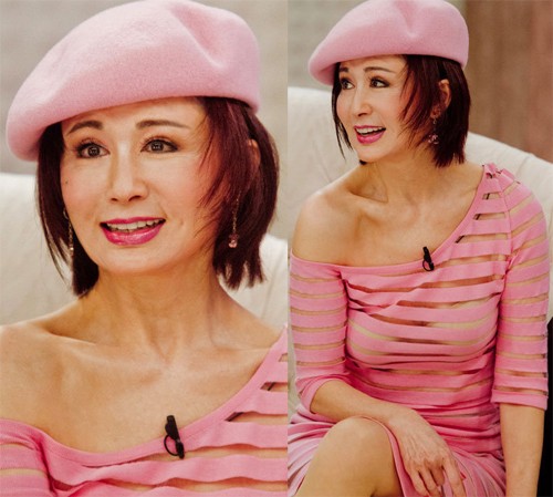 Phan Nghinh Tử Phan Nghinh Tử cũng là một "Võ Tắc Thiên" nổi tiếng. Hôm 18/12, diễn viên 63 tuổi xuất hiện trong một chương trình với trang phục xuyên thấu gợi cảm. Bà đội mũ hồng, đeo khuyên tai hồng, tô môi hồng, sơn móng tay hồng, mặc váy hồng và đi giày hồng.
