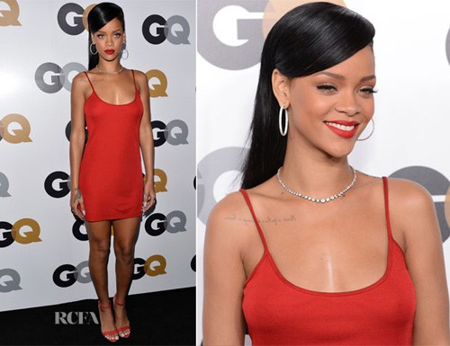 Từ cách trang điểm cho đến trang phục, phụ kiện, Rihanna đều chọn tông màu đỏ "nóng rực".
