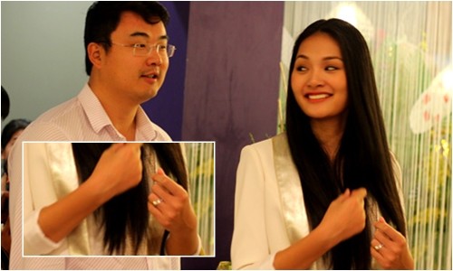 Hoa hậu Hương Giang và chiếc nhẫn đính hôn nhỏ nhắn, đơn giản