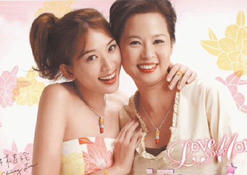 Lâm Chí Linh và mẹ.