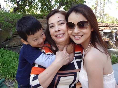 Jennifer Phạm cùng mẹ và con trai Bảo Nam