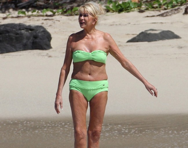 Nữ tỉ phú, cựu người mẫu Ivana Trump tự tin diện bikini với thân hình chảy nhão