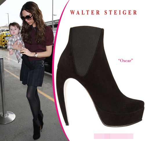 Đôi ankle boot có tên Oscar của thương hiệu Walter Steiger được bà Becks kết hợp với chân váy dập ly trẻ trung