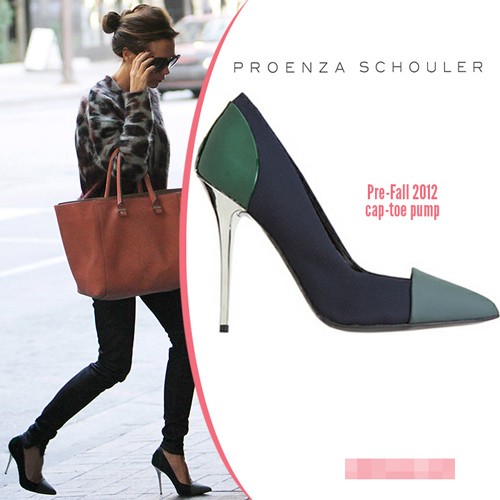 Đôi giày cap toe nằm trong BST tiền thu 2012 của Proenza Schouler có giá 417 USD (hơn 8 triệu đồng)