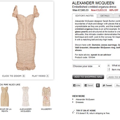 Cũng có thông tin chiếc váy được rao bán trên mạng với mức giá được giảm đến 60% và chỉ còn trên 3.000 bảng (khoảng hơn 90 triệu)