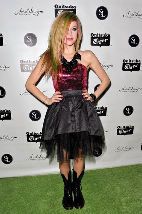 Avril Lavigne diện chiếc quá nhìn quá luộm thuộm lại riêm rúa