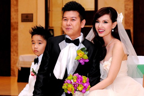 Người đẹp Quỳnh Chi thừa nhận có bầu 3 tháng trước khi cưới nhưng hầu như không ai nghi ngờ điều này.