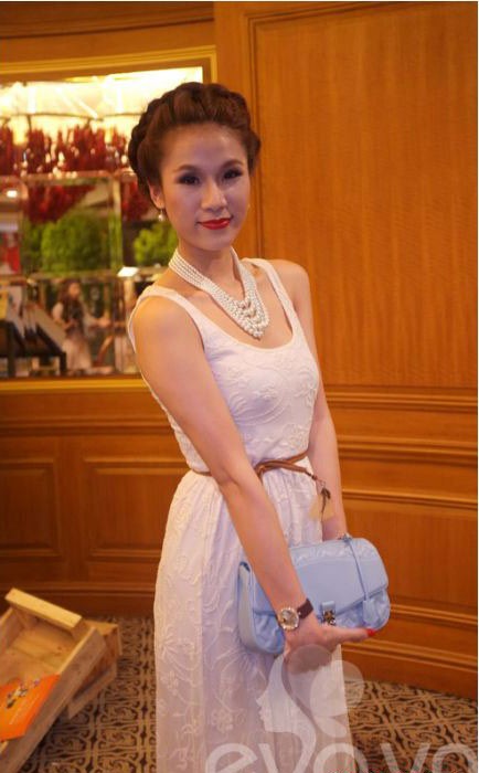 Người đẹp Thái Hà cũng không kém cạnh với chiếc Piaget trị giá gần 900 triệu