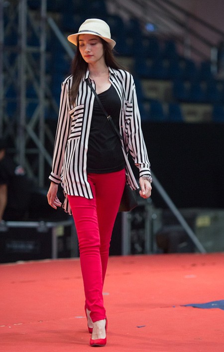 Trên sàn tập Đẹp Fashion Show 11 vừa qua, Trúc Diễm và Hồng Quế cùng diện những chiếc áo kẻ Zara.