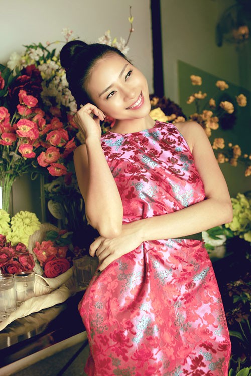 Ngô Thanh Vân cũng rất chuộng trang phục hoạ tiết hoa