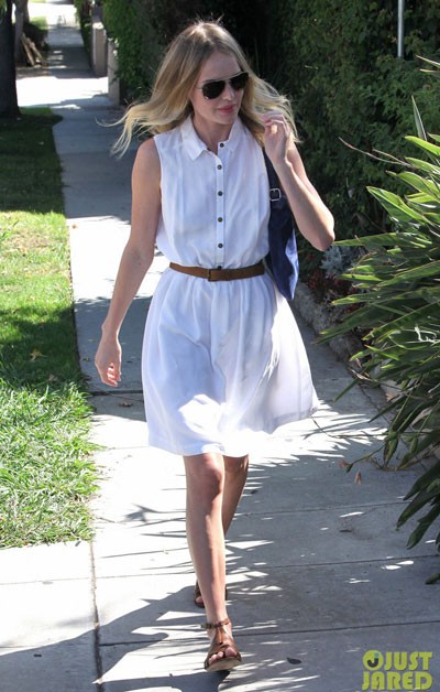 9. Diễn viên Kate Bosworth xinh tươi với mẫu váy cúc