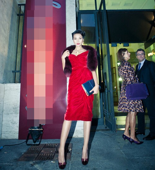Bộ đồ thuộc thương hiệu Salvatore Ferragamo được Thanh Hằng diện tại tuần lễ thời trang Milan xuân - hè 2013