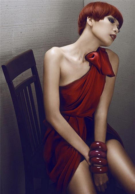 Minh Tú Minh Tú là gương mặt quen thuộc trên sàn diễn thời trang Việt, cô tạo được ấn tượng riêng từ những shoot hình nghệ thuật.