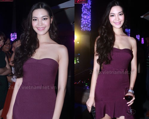 Hoa hậu Thùy Dung tự tin khoe vai trần quyến rũ với váy cúp ngực màu tím.
