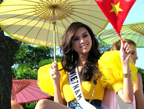 Hoàng Yến thời thi Hoa hậu Hoàn vũ Việt Nam năm 2009.