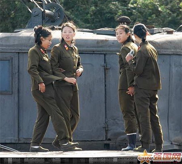 Các nữ quân nhân Triều Tiên giản dị, mộc mạc