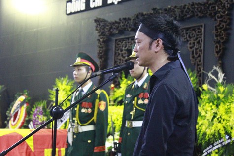 Con trai nhạc sĩ Thuận Yến nghẹn ngào nói lời cảm ơn và tiễn biệt ba