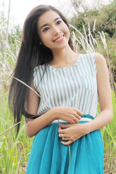 Không chỉ là hot girl nổi tiếng với thân hình nóng bỏng, Elly Trần còn là một diễn viên từng đoạt giải thưởng uy tín Cánh diều vàng 2011