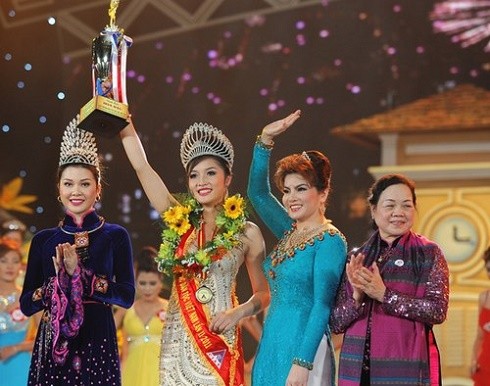 Hoa hậu Triệu Thị Hà trong giây phút đăng quang năm 2011