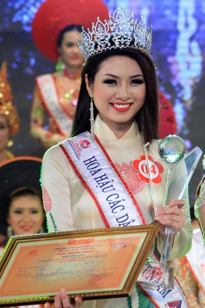 Trước đó, có thông tin Hoa hậu các dân tộc Việt Nam Nguyễn Ngọc Anh là đại diện của Việt Nam tham gia thi Hoa hậu Quốc tế 2014