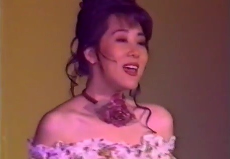 Hình ảnh Kỳ Duyên hát tại Hollywood Nights từ năm 1993