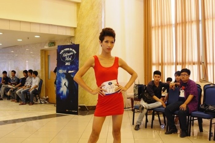 Trâm Anh trong cuộc thi Vietnam Idol 2012.