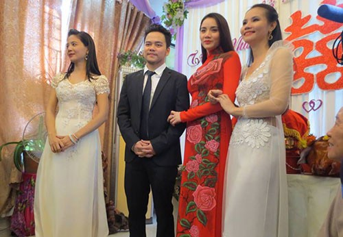 Người mẫu, diễn viên Trang Nhung đã làm lễ ăn hỏi với bạn trai Hoàng Duy.