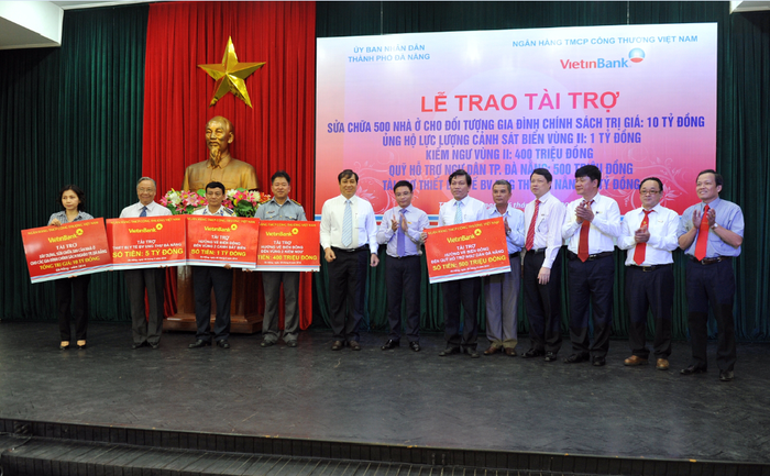 VietinBank trao tài trợ gần 17 tỷ đồng tài trợ an sinh xã hội và chủ quyền biển đảo cho tỉnh Đà Nẵng