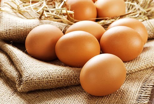 Bạn sẽ không phải lo lắng về lượng protein và sắt vì chúng có nhiều trong trứng.