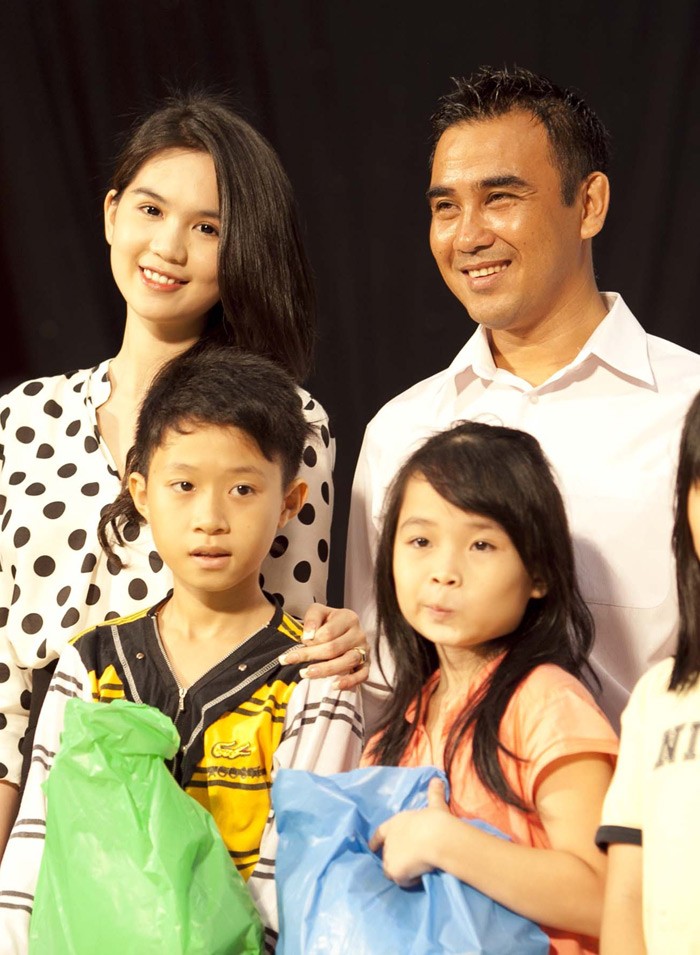 Chương trình tổ chức trung thu cho trẻ em tại Nhà thi đấu Phan Đình Phùng - TP Hồ Chí Minh do hiệp hội Hiểu về Trái tim tổ chức. Ngọc Trinh xuất hiện tại sự kiện với tư cách khách mời.
