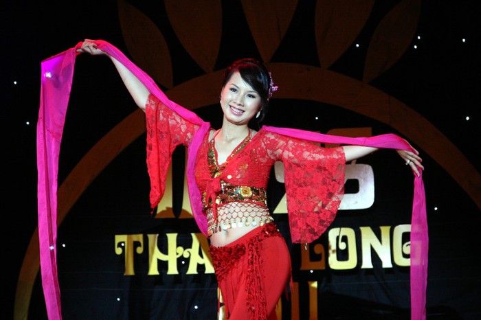 Trần Thị Thu Trang, Đại học Đại Nam với tiết mục múa lụa đào.