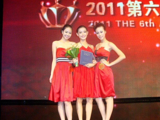3 thí sinh Việt Nam tham dự cuộc thi:Hằng Nga, Huyền My, Yến My (từ trái sang).