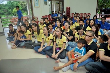 Chuyến đi thăm của đoàn HHVN đến Trung tâm bảo trợ trẻ em Thủy Xuân, Huế bất ngờ bị một số người ở Trung tâm bảo trợ trẻ em này lên tiếng bày tỏ sự bức xúc.