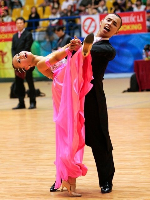 Cặp đôi Chí Anh - Nhã Khanh ăn ý trên sàn nhảy DanceSpor.
