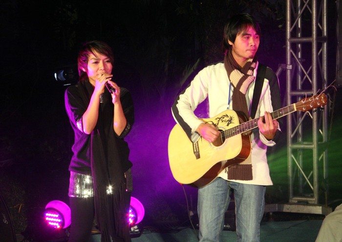 Thái Thùy Linh biểu diễn trong chương trình.