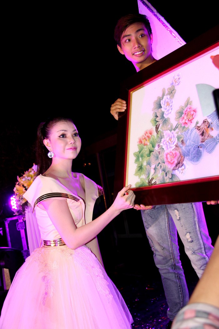 Sau Dạ tiệc hoa, Trà Ngọc Hằng sẽ thực hiện những chuyến từ thiện ở Hà Nội, Tp HCM và Cà Mau (quê hương cô).