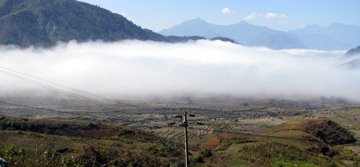 Ý Tý là một xã vùng cao của huyện Bát Xát (Lào Cai), nằm ở độ cao trên 2.000 m so với mực nước biển, gần như quanh năm mây mù bao phủ. Bạn đọc Hà Phương chia sẻ hình ảnh về "vùng đất mù sương".