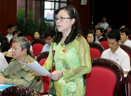 Bà Ngô Thị Minh tại diễn đàn Quốc hội.