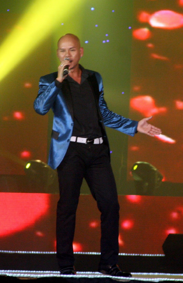 Phan Đình Tùng cũng góp mặt tại đêm nhạc "Yêu em" >>Cùng sự kiện: 5 vũ công nam đi giày cao gót, nhảy bốc lửa